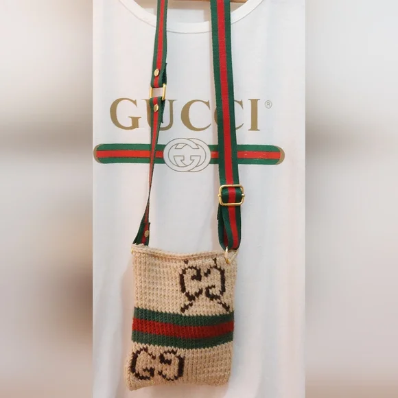 NEW Gucci Beige Knit Phone Case With Green/Red Striped Strap + GG Web Design - Picture 2 of 7